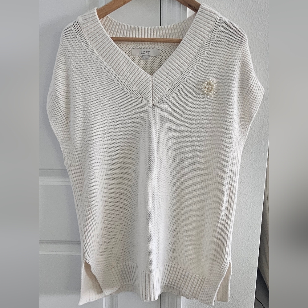 LOFT white Ivory loose knit Sweater Vest faux pearl floral embellished Size L - Picture 3 of 12